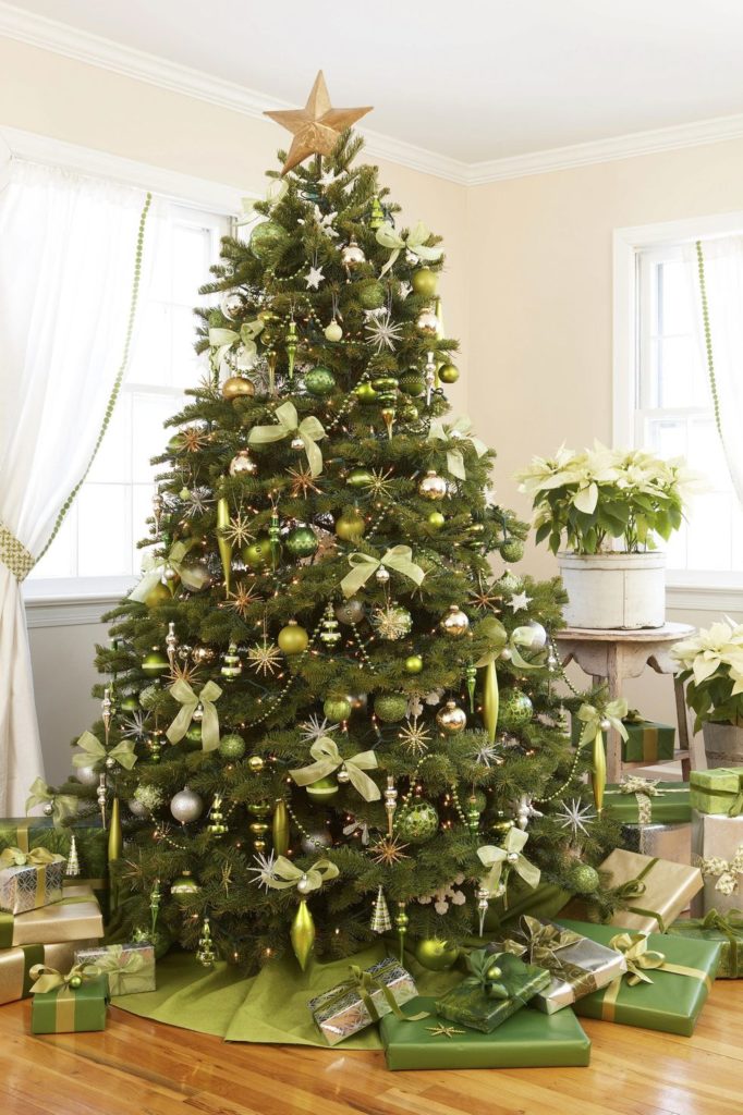Идеи украшения новогодней елки - Зеленая елка